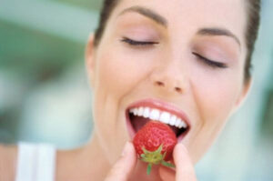 Teeth-Whitening-Gel-with-Strawberry-Flavor