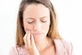 Common-symptoms-of-a-toothache